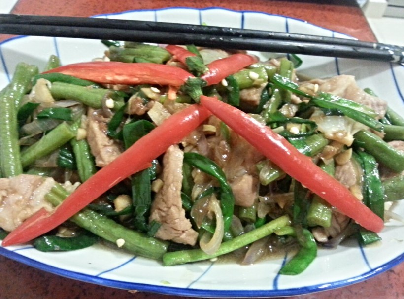 Stir fried pork with long beans