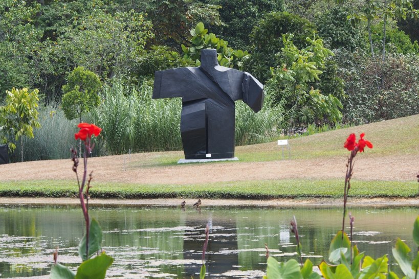 Ju Ming sculpture in the Botanic garden