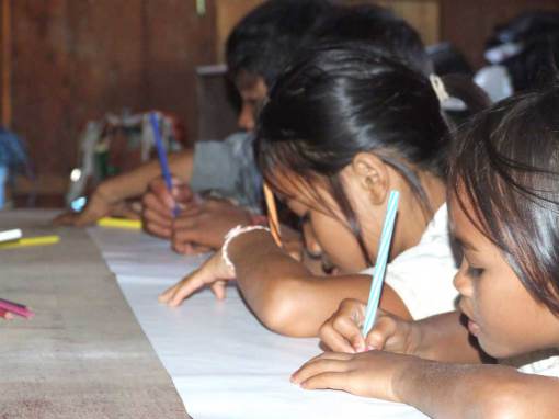 girls-working-in-classroom-with-pens-1024-MedRes