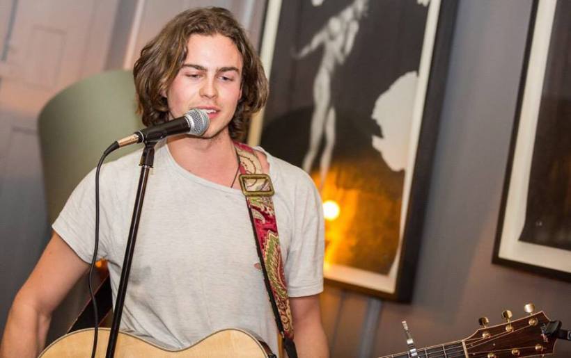 Willow Robinson does acoustic