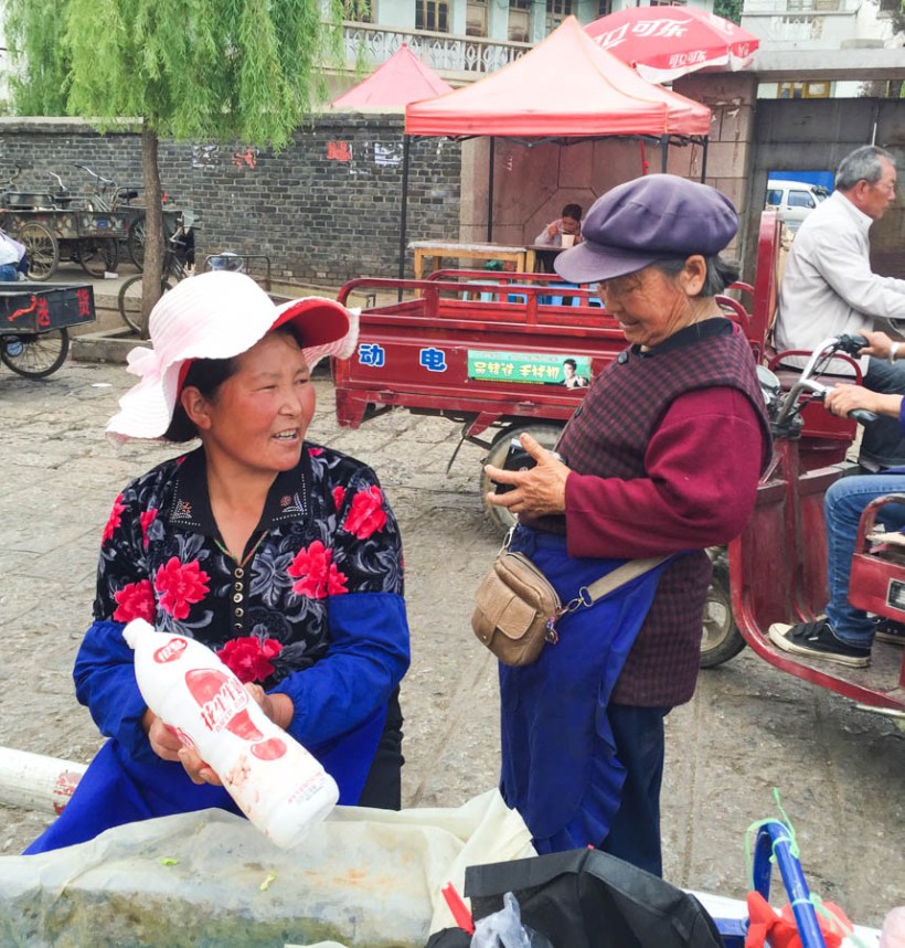 Two Naxi ladies having a chat