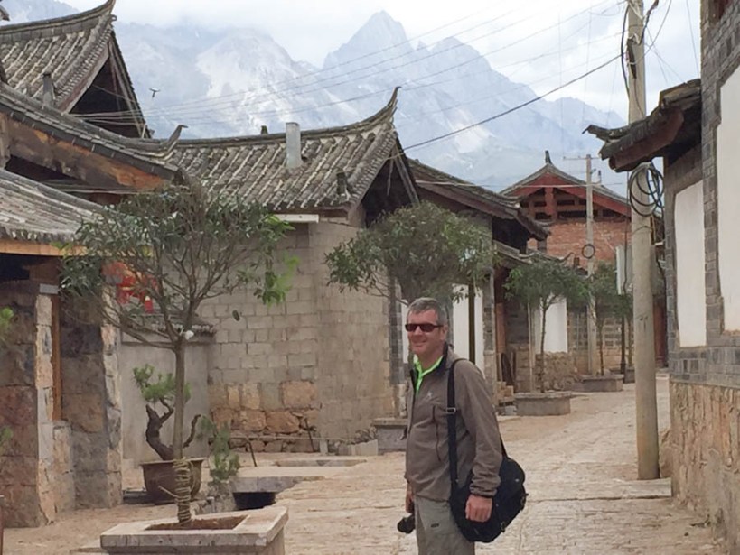 We finally get a glimpse of the Jade Snow Dragon mountain from Baisha