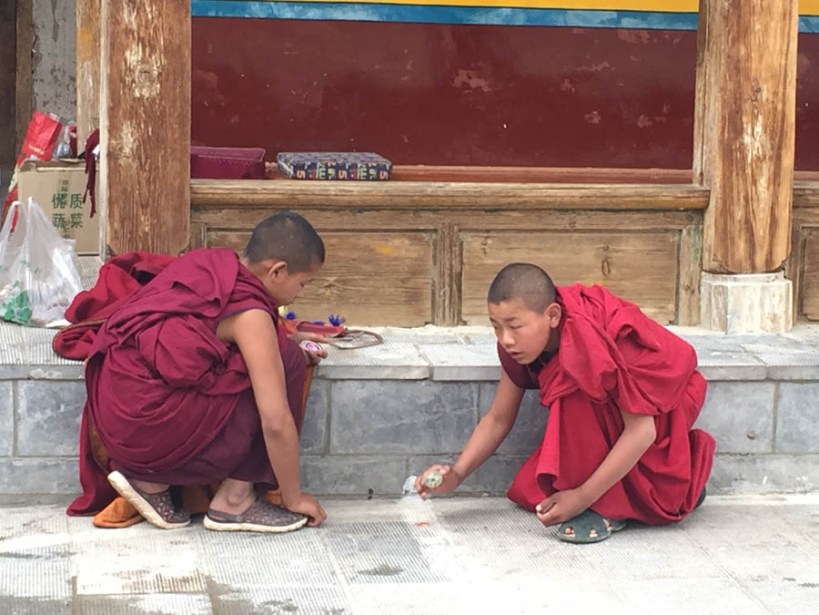 DO you remember this game? I do, but not its name