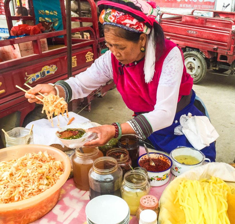 Bai market woman making a snack